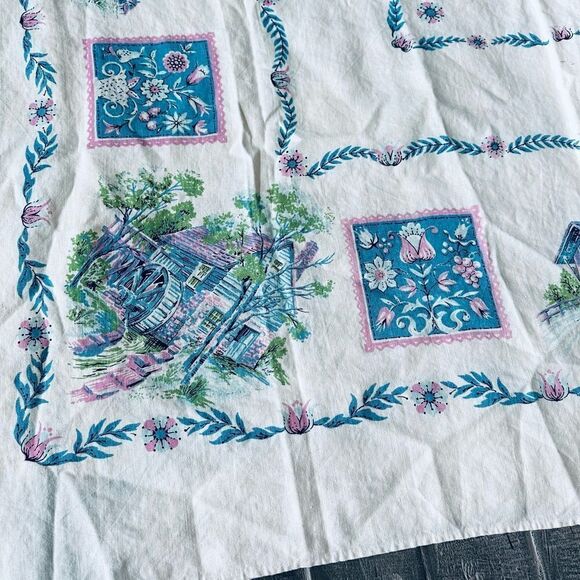 Vintage Farmhouse Linen Square Tablecloth - Picture 3 of 8